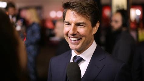 Tom Cruise on Fighting With Russell Crowe and Going Nude in。